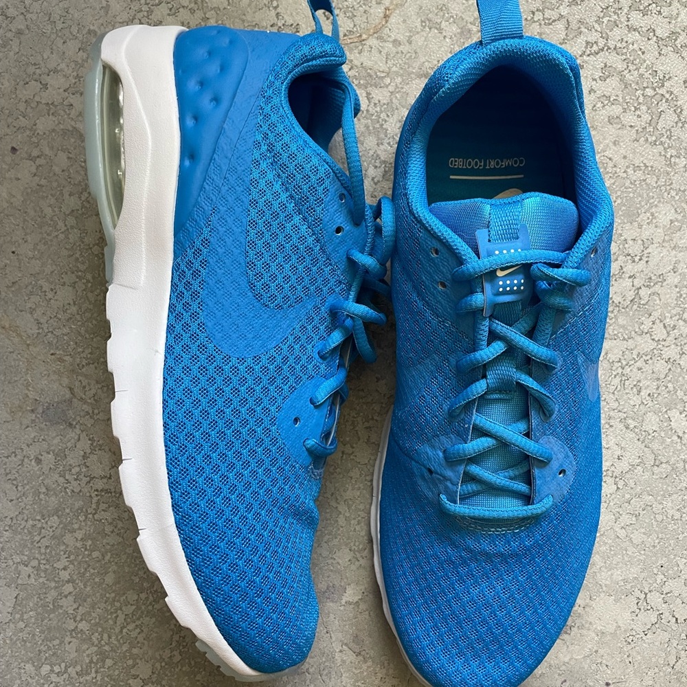 Brand new mens Nike air sneakers